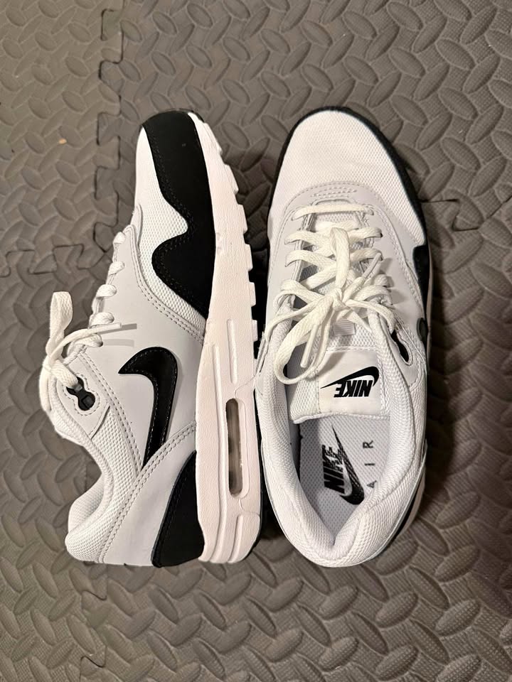 Nike Air Max 1 GS – White/Black size 6.5Y