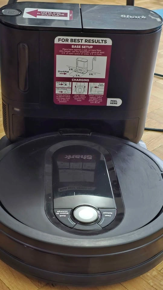 Shark Smart Robot Vacuum with Self-Empty Base - photo 3