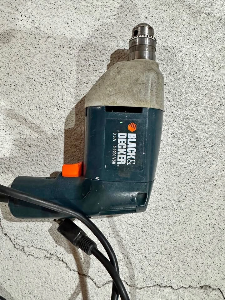 Black & Decker 3/8" Corded Drill (Model 7190 Type 2)