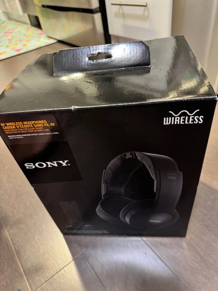 Sony MDR-RF985RK Wireless RF Headphones (Barely Used in Box) - photo 2