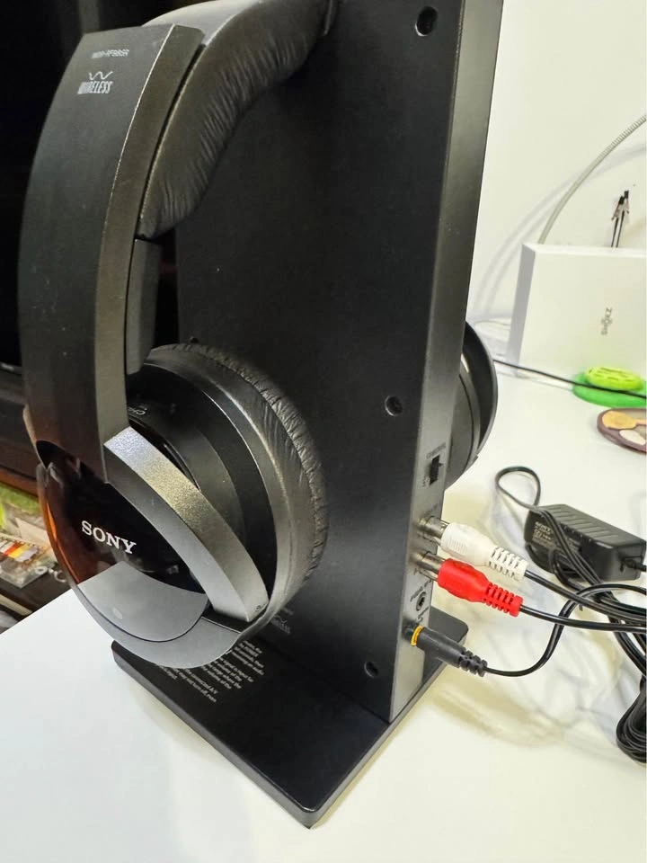 Sony MDR-RF985RK Wireless RF Headphones (Barely Used in Box) - photo 3