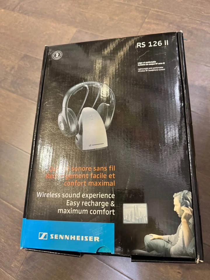 Sennheiser RS 126 II Wireless Headphones & Charging Base - photo 2