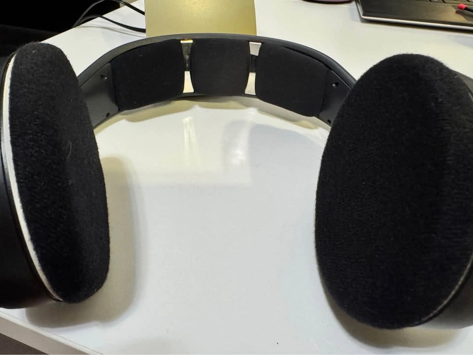 Sennheiser RS 126 II Wireless Headphones & Charging Base - photo 5