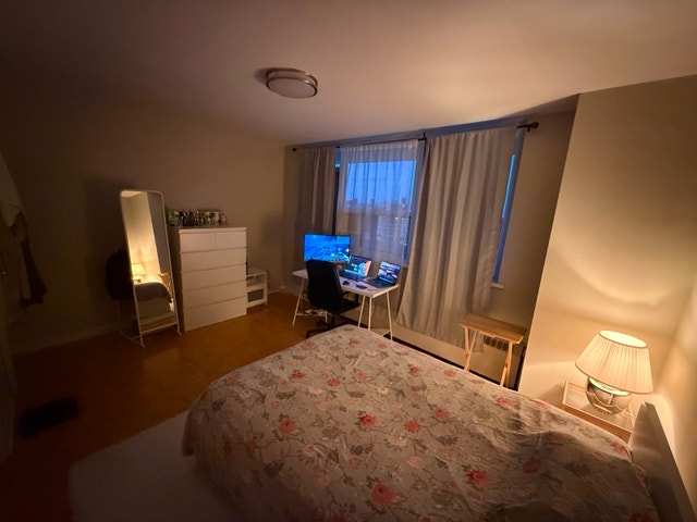 Huge Furnished 20 m² Bedroom + Balcony Access | 6-Min Walk - photo 2