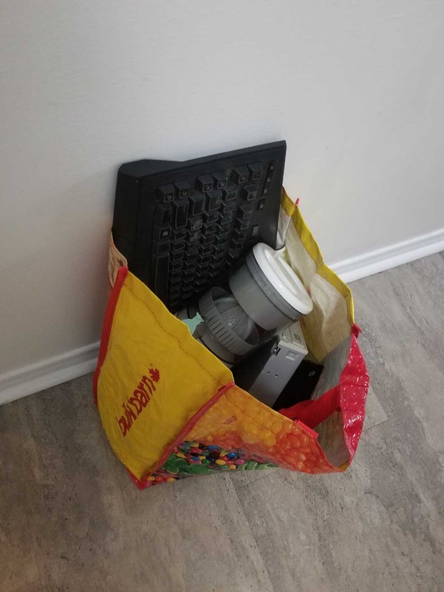 Free to collect e-waste trash - photo 2