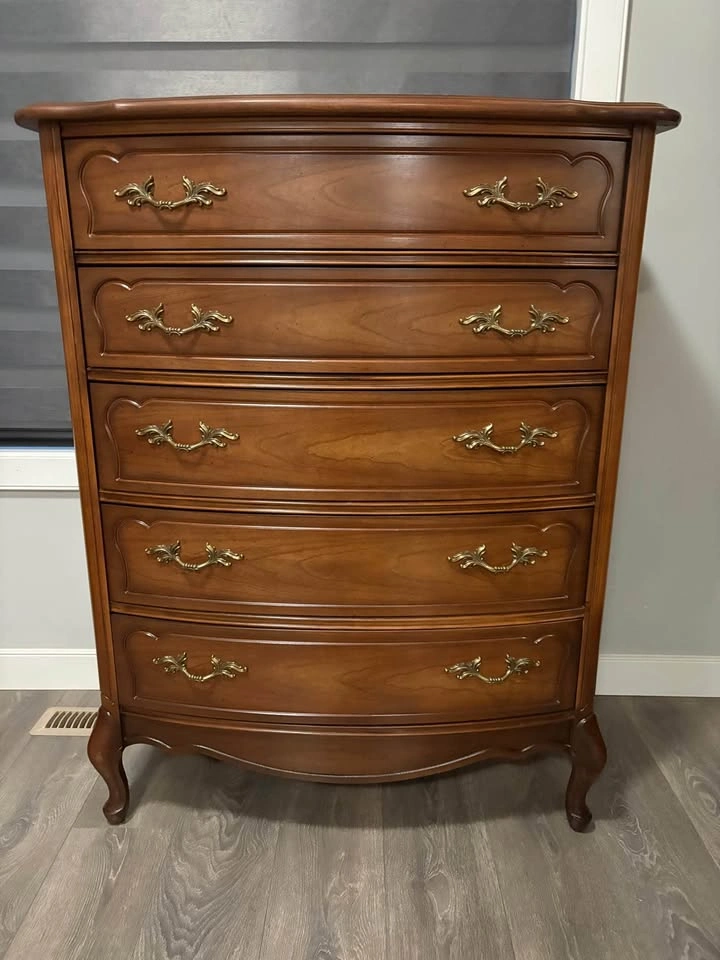 French Provincial chest of drawers - photo 2