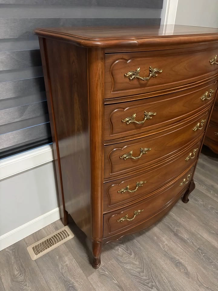 French Provincial chest of drawers - photo 3