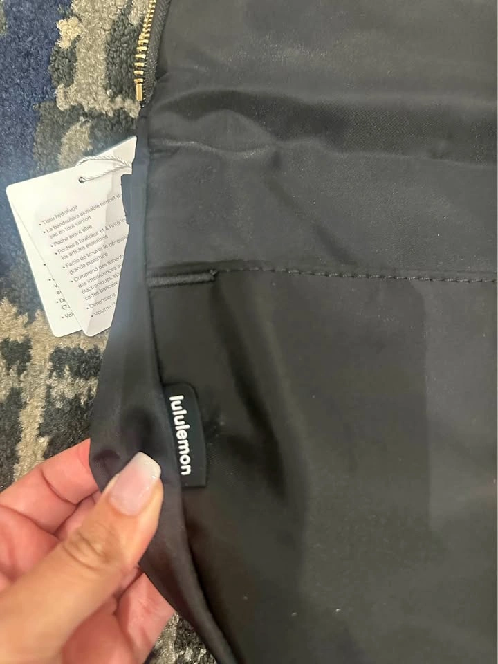 Lululemon All Night Festival Bag 5L – Black & Gold