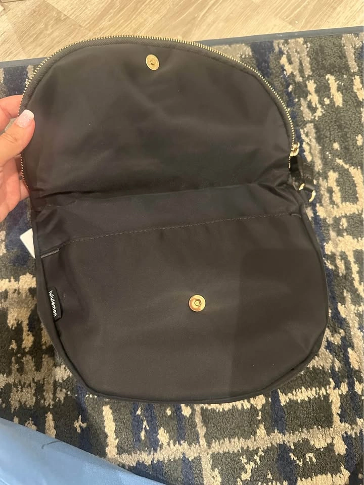 Lululemon All Night Festival Bag 5L – Black & Gold - photo 2