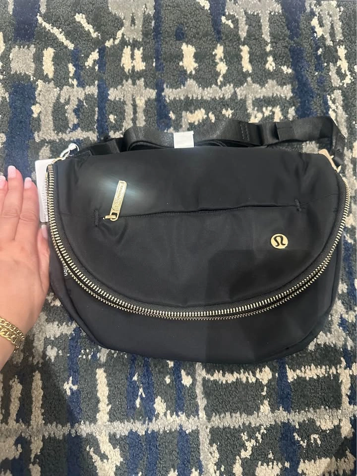 Lululemon All Night Festival Bag 5L – Black & Gold - photo 3