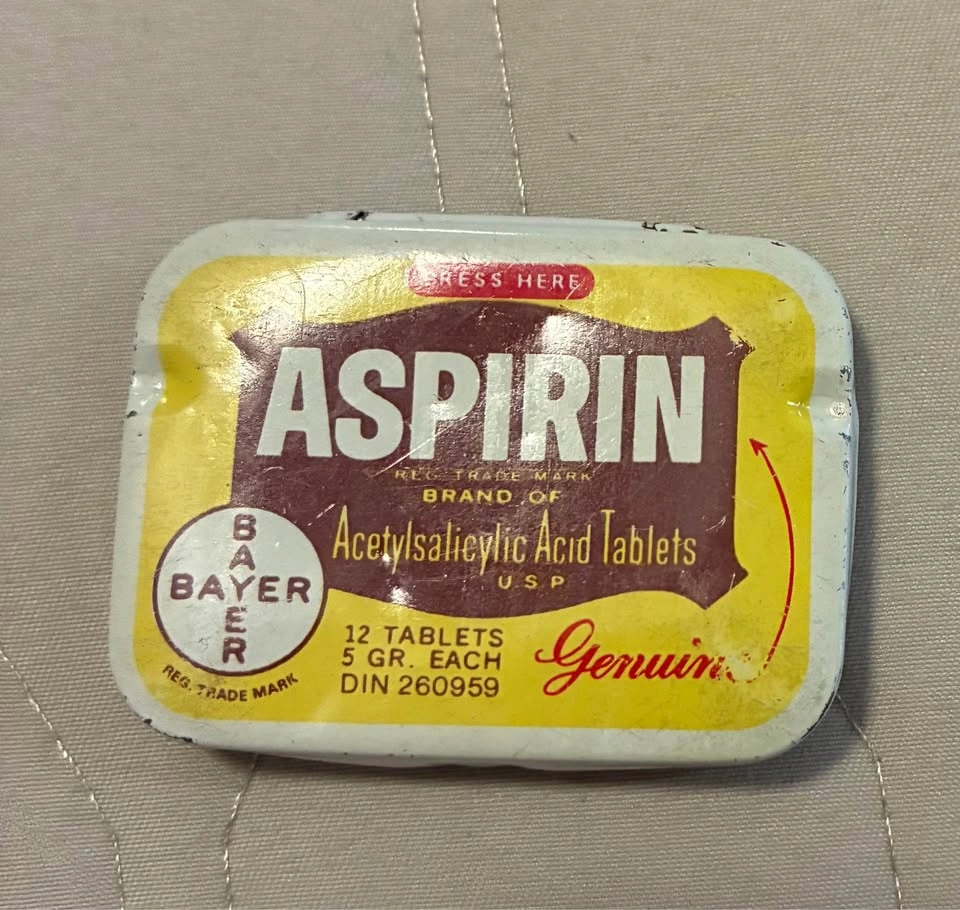 RARE - Pristine Vintage 1980s Bayer Aspirin Metal Pocket Tin