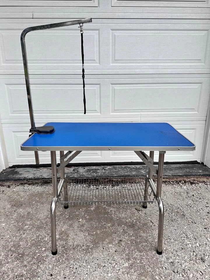 Collapsible, portable, adjustable grooming table