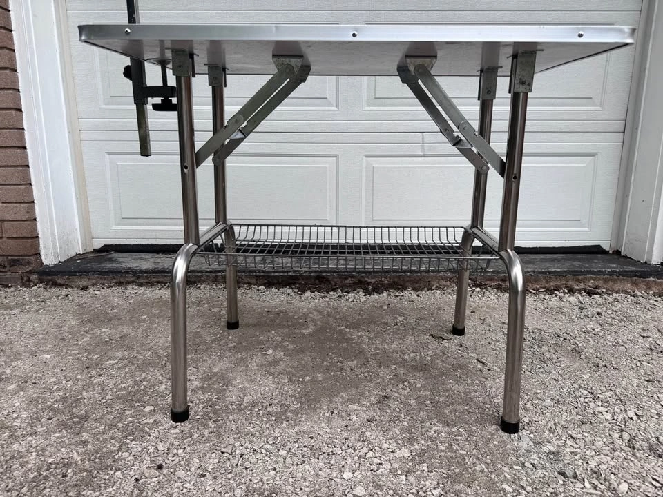 Collapsible, portable, adjustable grooming table - photo 2