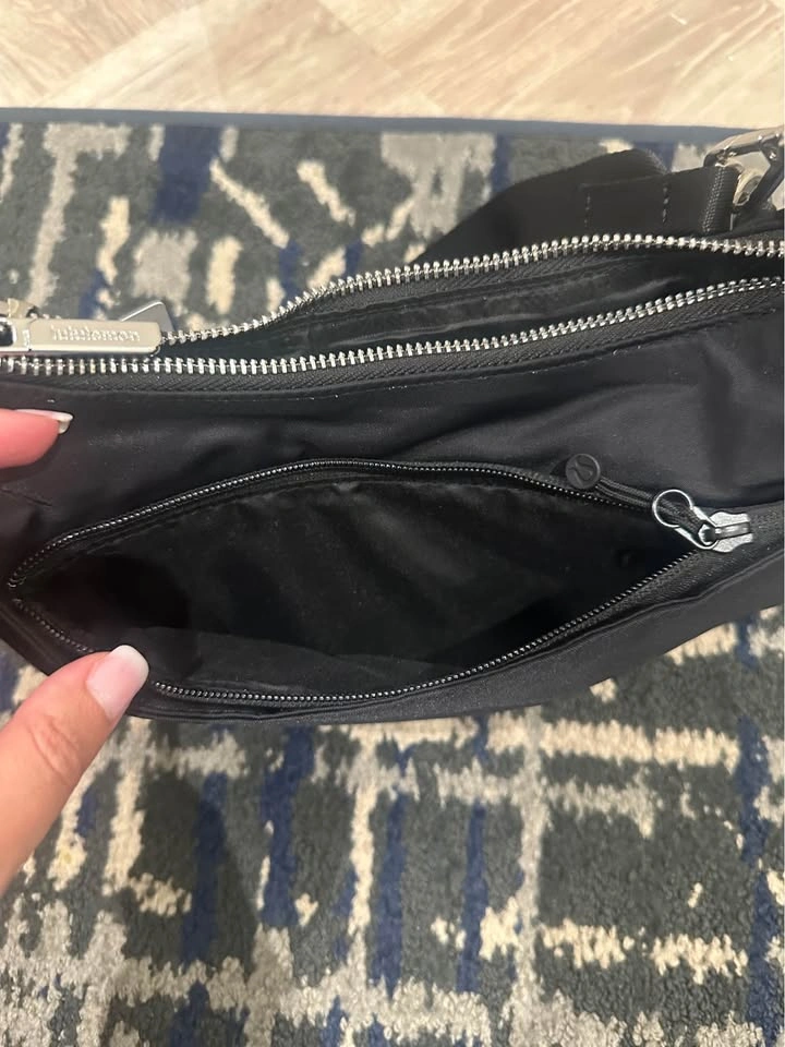 Lululemon City Essentials Small Shoulder Bag 3L – Black - photo 2