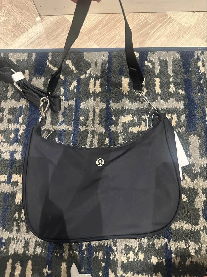 Lululemon City Essentials Small Shoulder Bag 3L – Black - photo 3
