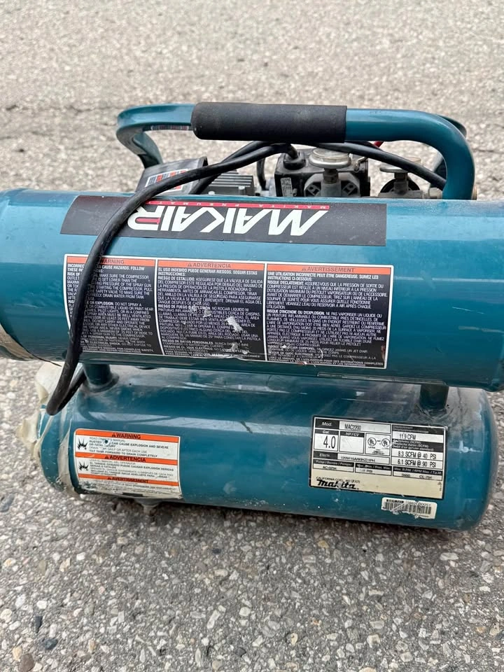 Makita MAC2200 portable air compressor, 4-gallon tank
