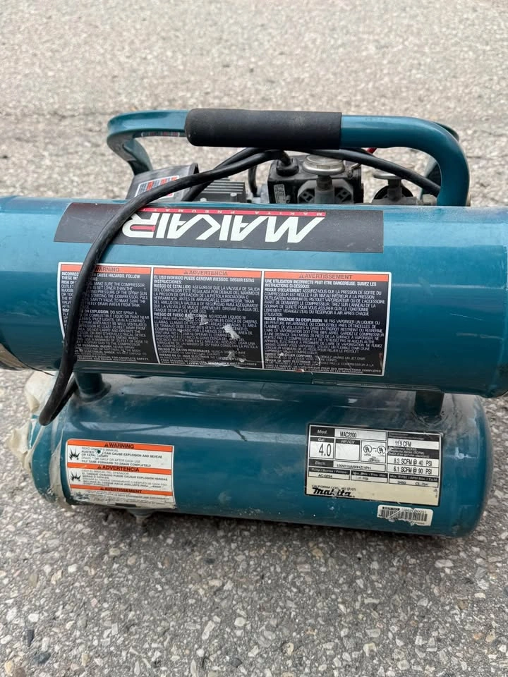 Makita MAC2200 portable air compressor, 4-gallon tank - photo 2