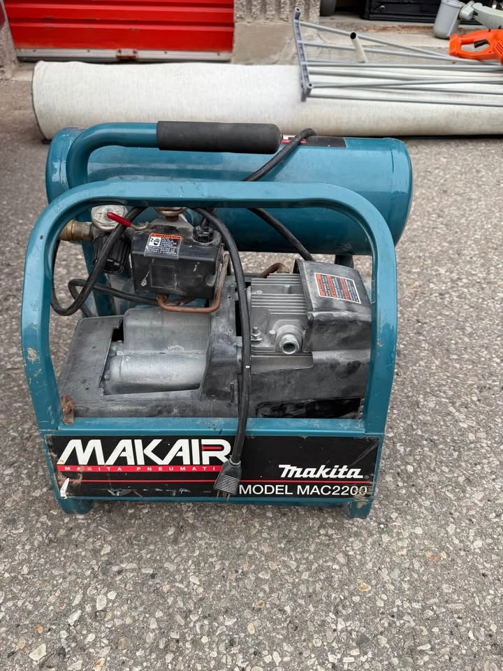 Makita MAC2200 portable air compressor, 4-gallon tank - photo 5