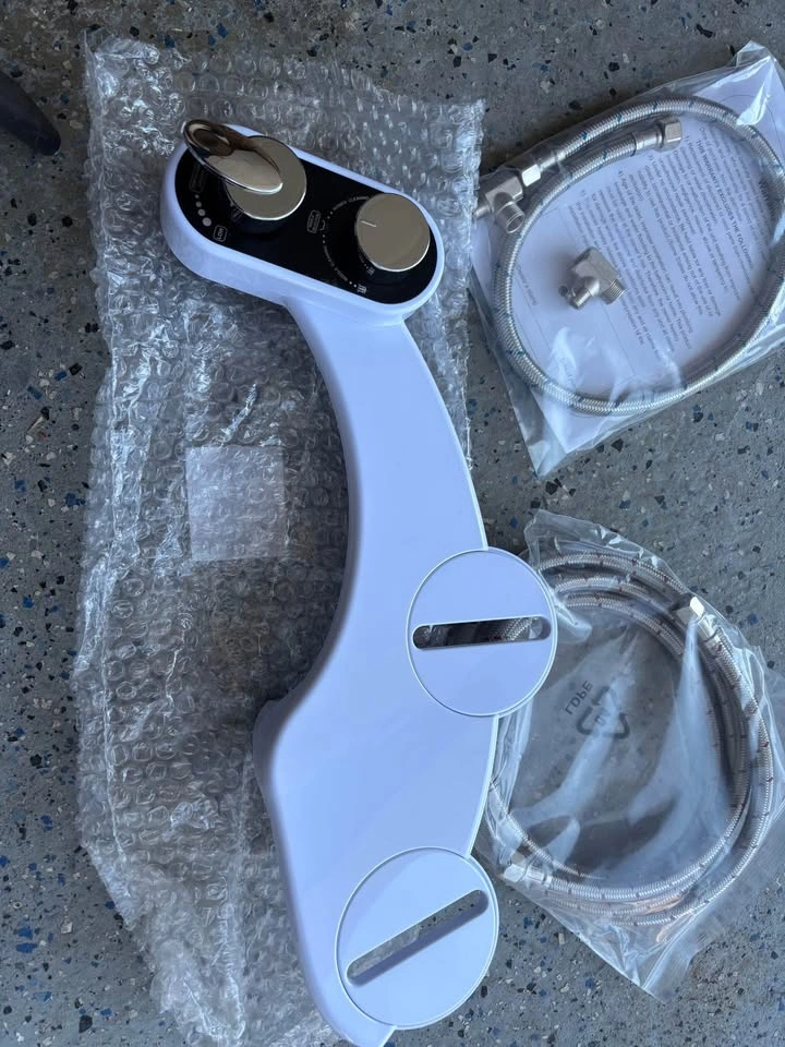 Brand new hot and cold water Dual Nozzle Retractable Slim Bidet - photo 3