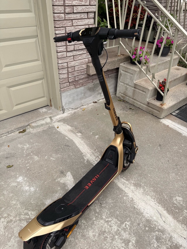 NAVEE UT5 Ultra X SuperScooter – Mint Condition - photo 2