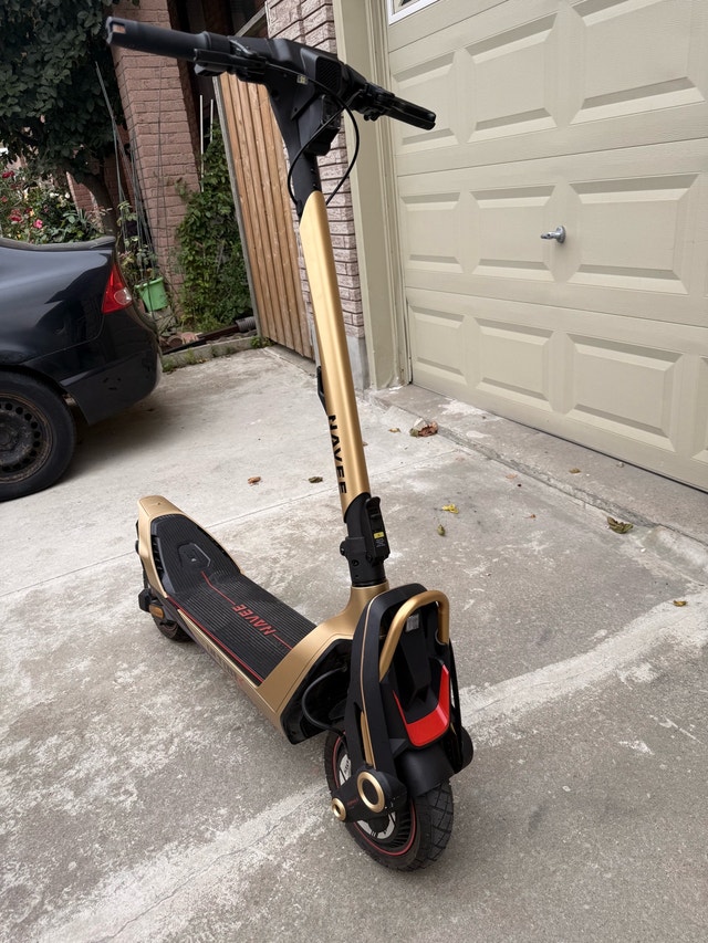 NAVEE UT5 Ultra X SuperScooter – Mint Condition - photo 3