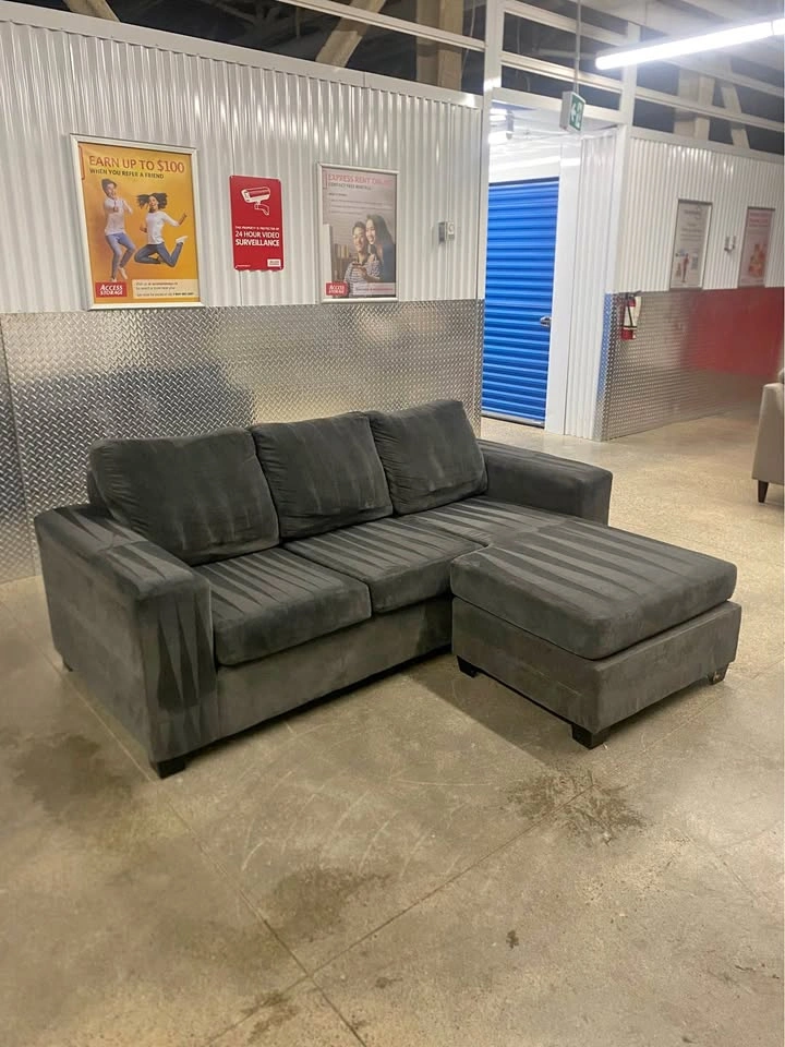 Leon’s Fava Reversible Sectional Sofa Couch