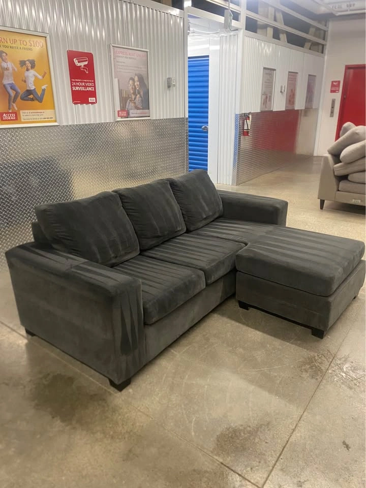 Leon’s Fava Reversible Sectional Sofa Couch - photo 2