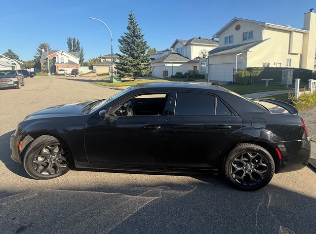 2022 Chrysler 300 S AWD 3.6L V6 - photo 4