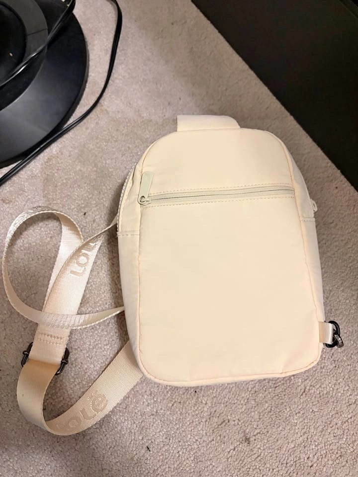 Lole unisex mini sling bag