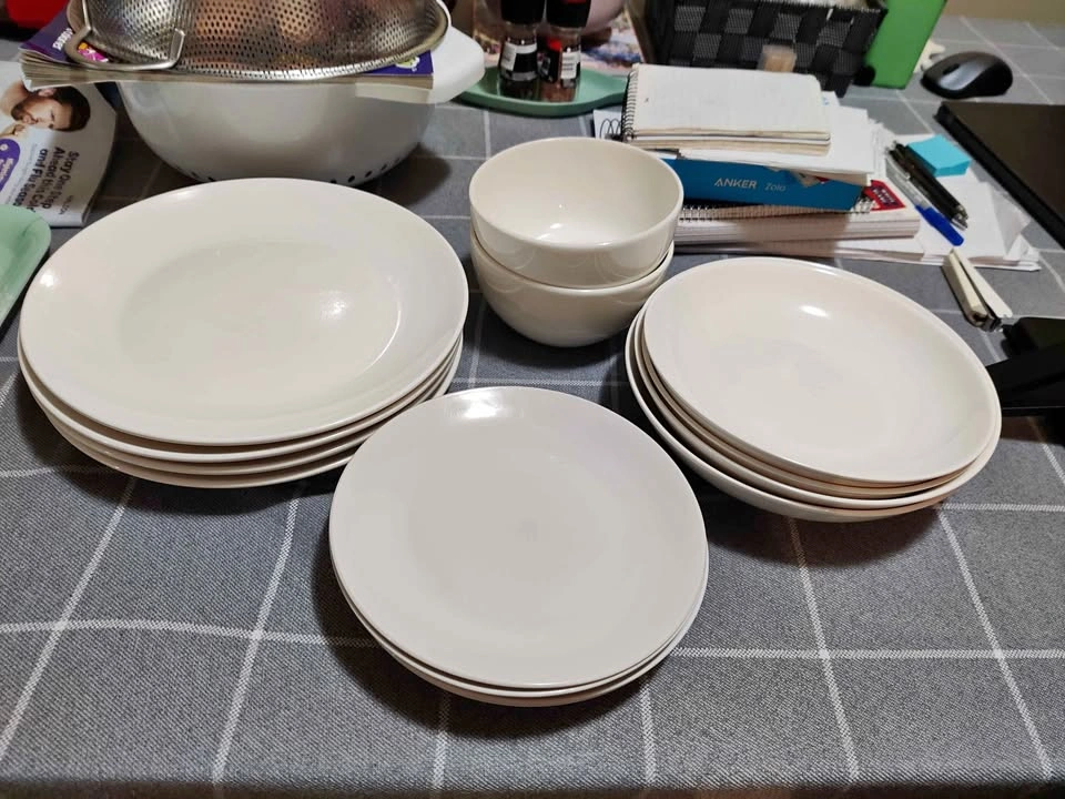 Dinnerware set