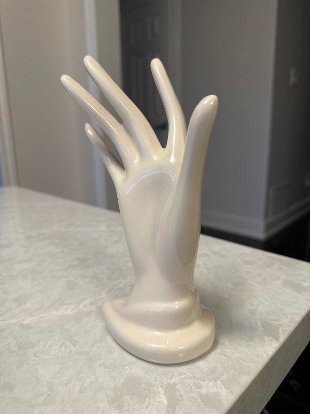 Vintage ceramic elegant hand jewelry holder - photo 2