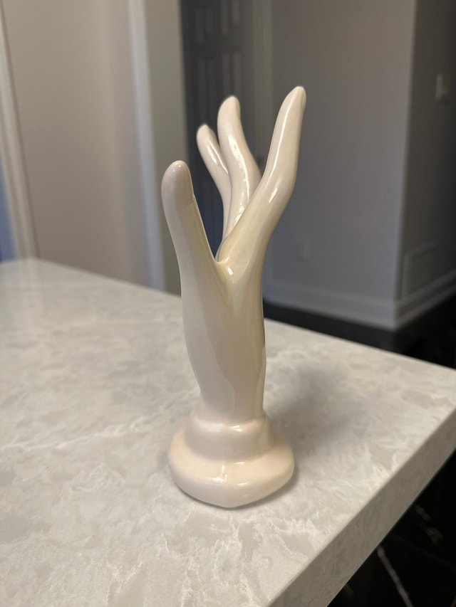 Vintage ceramic elegant hand jewelry holder - photo 3
