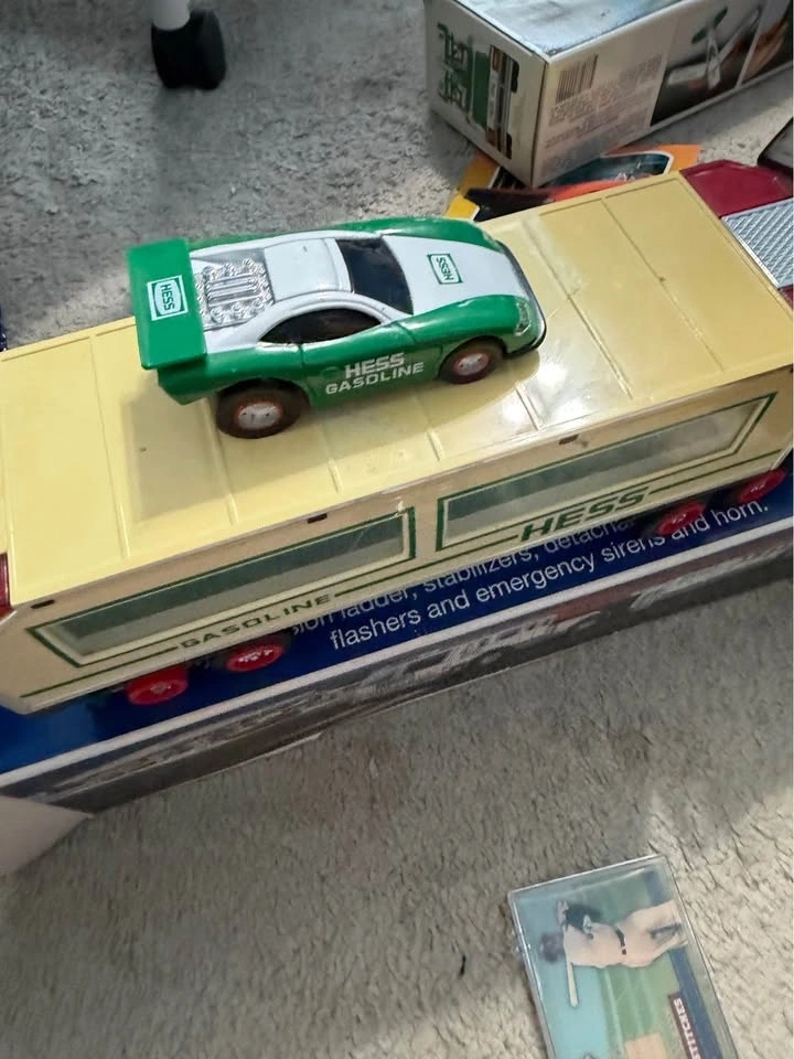 Vintage 1988 Hess Gasoline Transport Semi-Truck with Race Car - photo 3