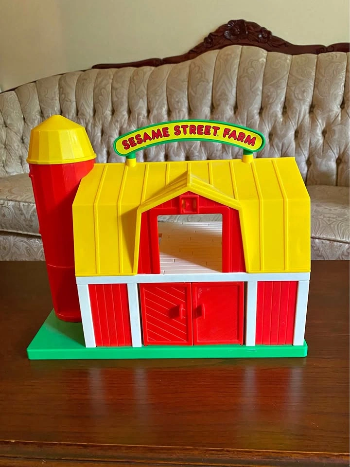 Vintage Sesame Street Farm Barn Playset – Early 1990s