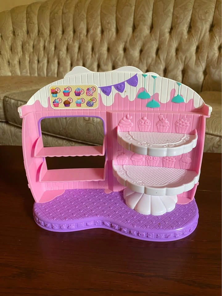 Shopkins Season 4 Food Fair Cupcake Queen Cafe Playset - photo 2