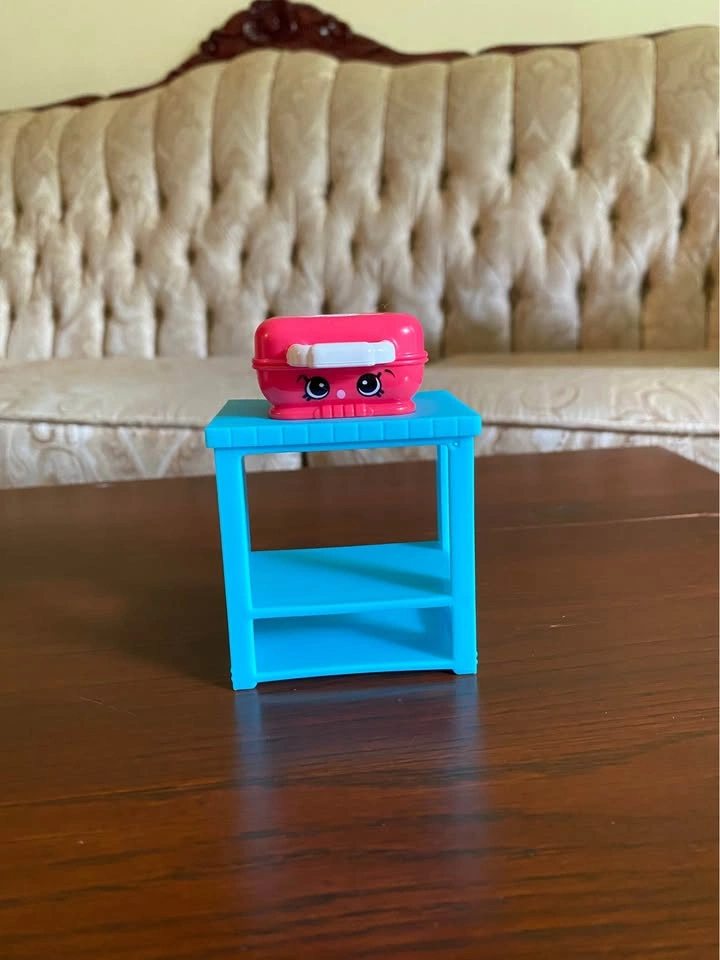 Shopkins Season 4 Food Fair Cupcake Queen Cafe Playset - photo 5