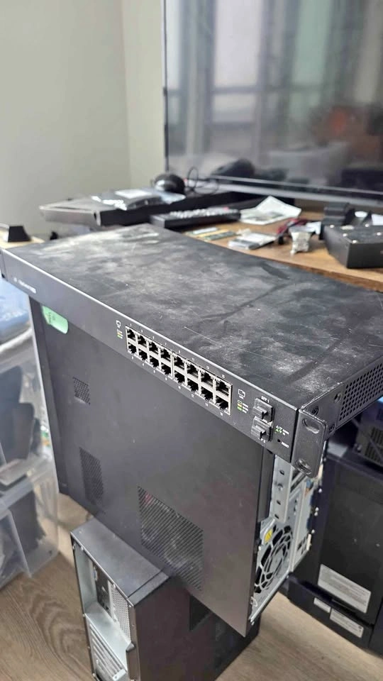 Edge switch 16 (150w)