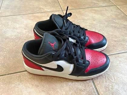 Jordan 1 Low Bred 2.0 size 7Y (Women’s 8.5)
