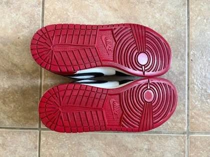 Jordan 1 Low Bred 2.0 size 7Y (Women’s 8.5) - photo 4
