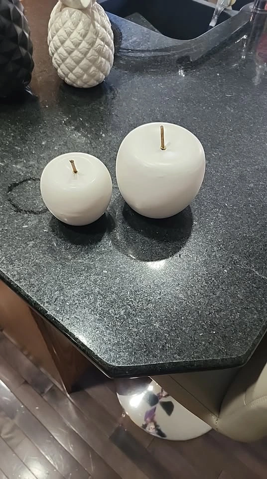2 White Ceramic Decorative Apples - photo 2