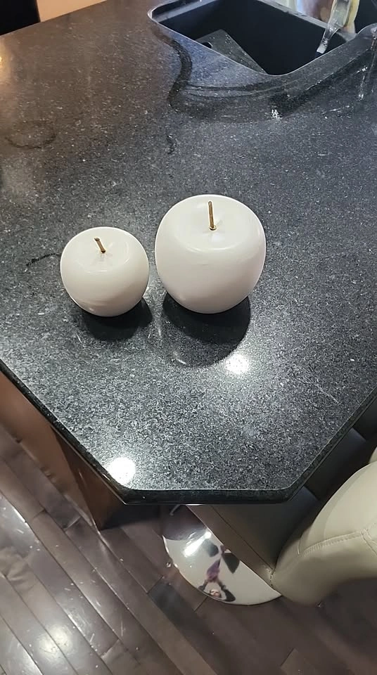 2 White Ceramic Decorative Apples - photo 4