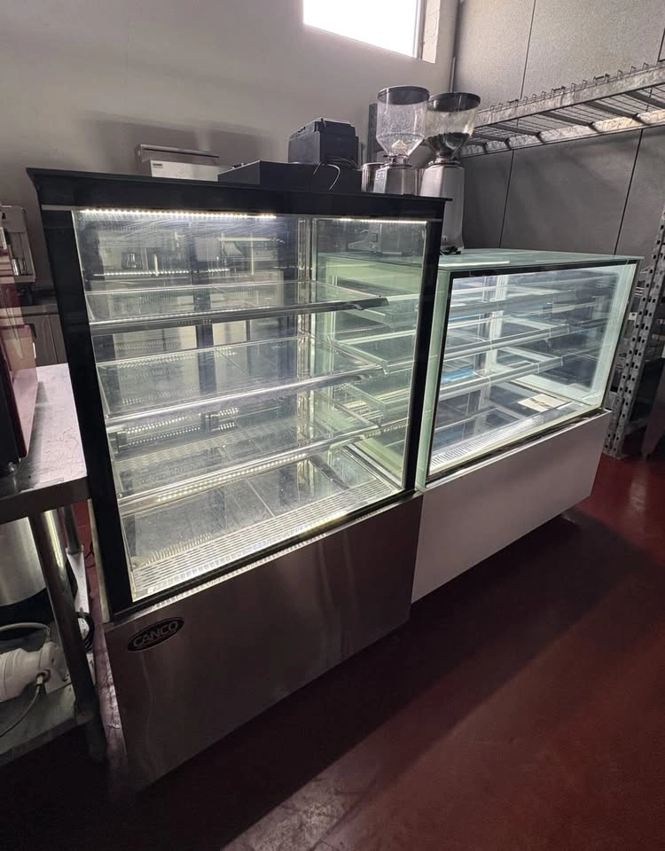Pastry Display Case Refrigerator – Sep 21 Auction - photo 2