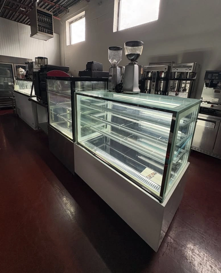 Pastry Display Case Refrigerator – Sep 21 Auction - photo 3