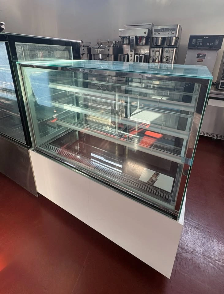Pastry Display Case Refrigerator – Sep 21 Auction - photo 4