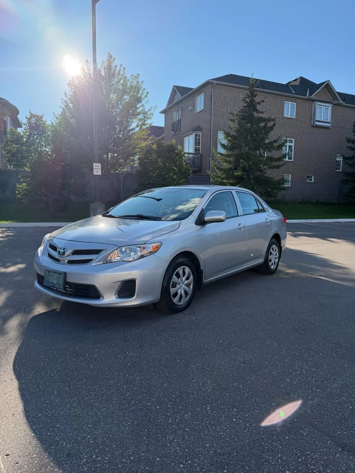 2012 Toyota Corolla *1 Owner* - photo 2