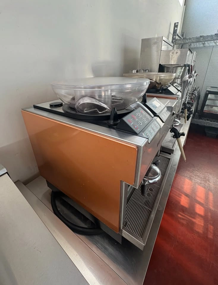 Starbucks Coffee Equipment – Sep 21 Auction | Toronto - photo 4