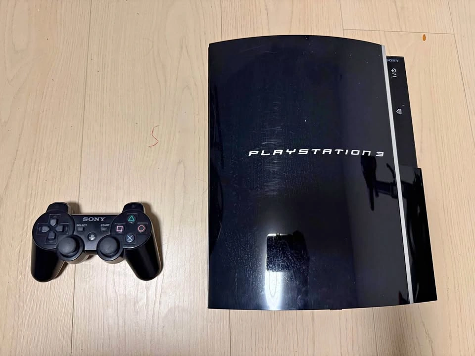 PS3 (does not come with cables)