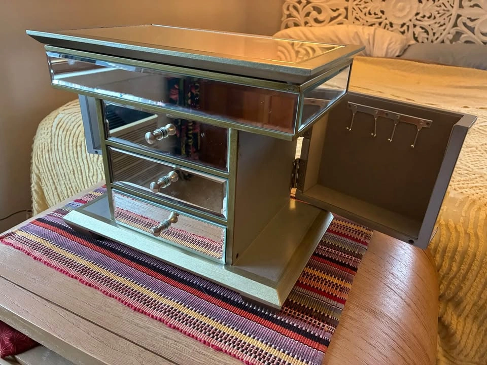 Mirrored jewelry box - photo 3