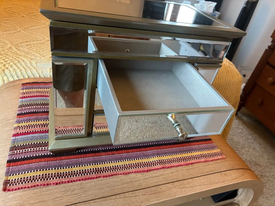 Mirrored jewelry box - photo 4