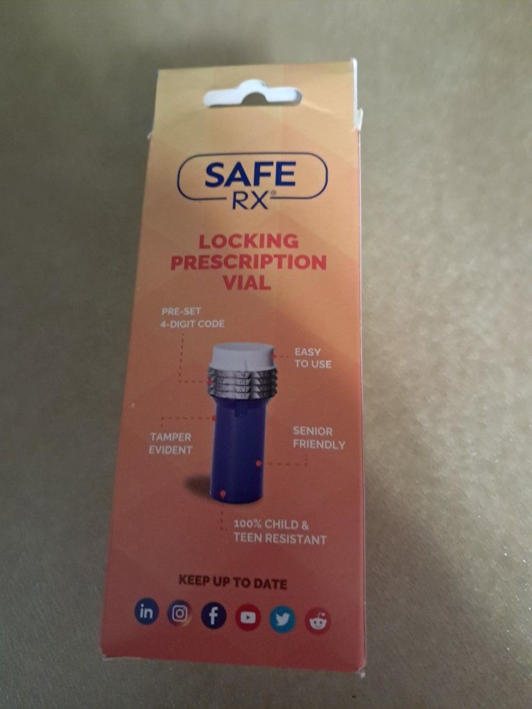 Locking prescription vial - photo 3